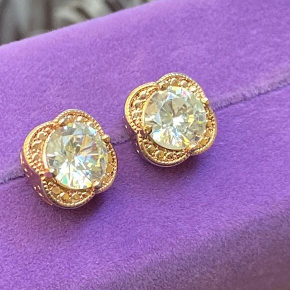 💛 Avon CZ Sparkle Earrings - Picture 2 of 5